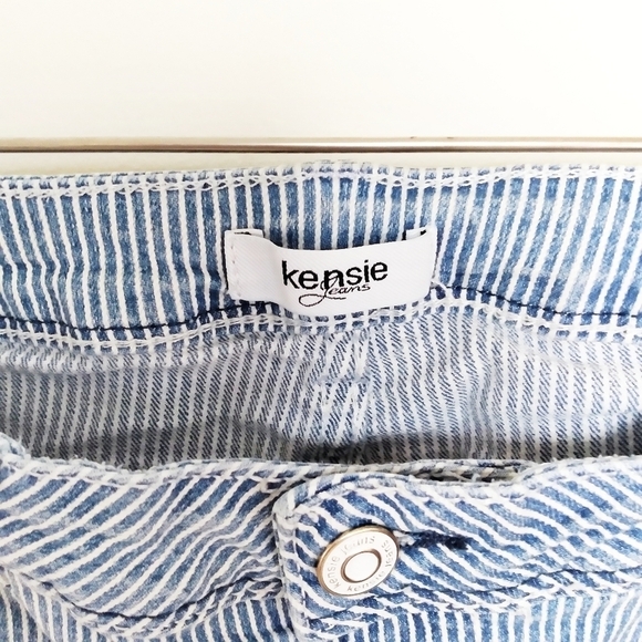 Kensie Light Wash Pinstripe Effortless Ankle Midrise Jeans 8/29 - Picture 5 of 9